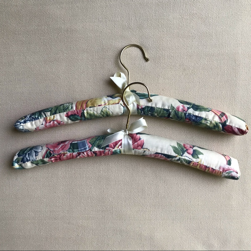 CLOTH HANGERS